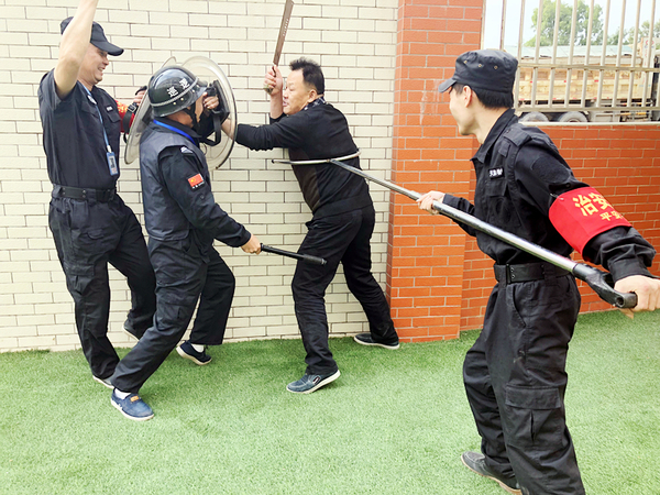 金稻田学校:平安校园 安全第一——防恐防暴演练